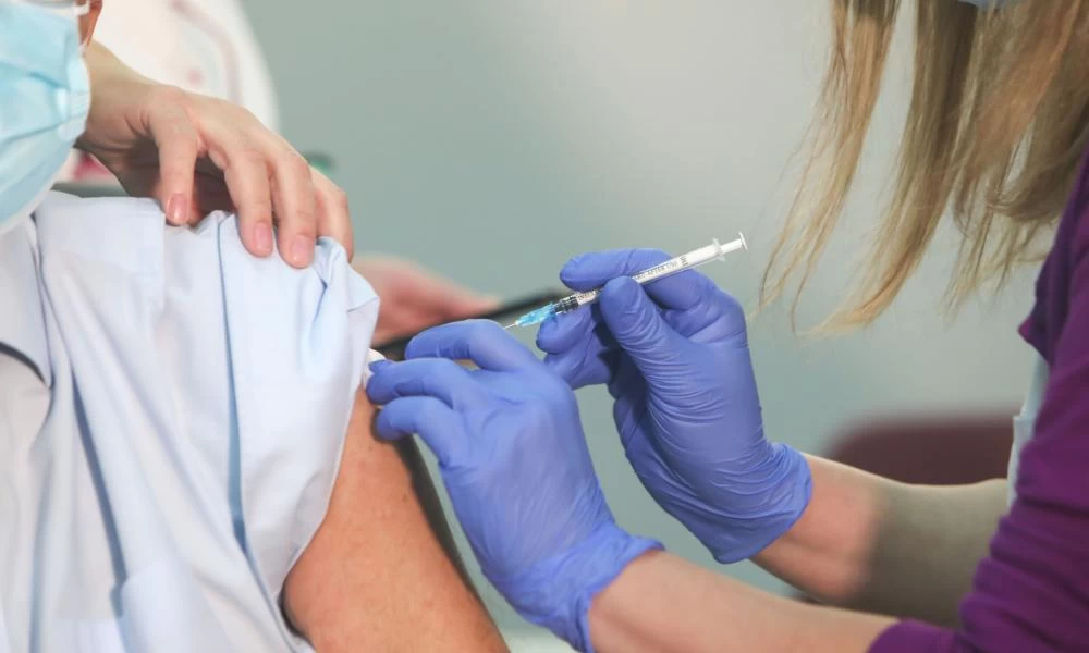 Ιδιωτική δομή υγείας ζητά εμβόλια για το προσωπικό της και προσφέρει κλινική Covid και το υπ. Υγείας την αγνοεί (βίντεο)